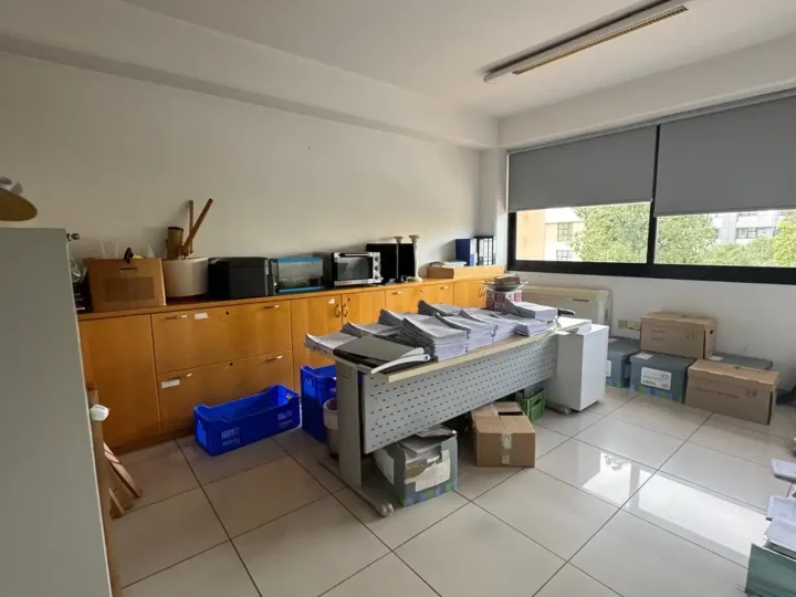 Office 165 m² for rent in Nicosia, Agioi Omologites