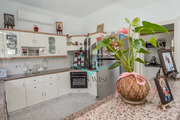 4-bedroom villa for rent 350 m² in Larnaca, Oroklini