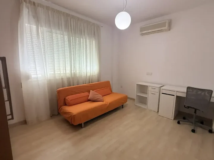 3-bedroom apartments for rent 180 m² in Limassol, Limassol - Kapsalos