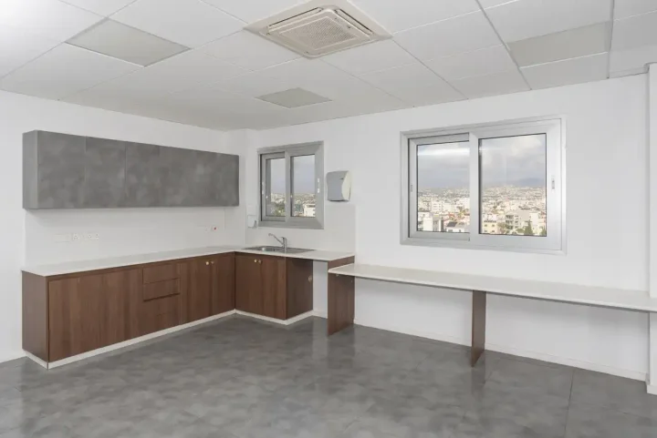 Office 500 m² for rent in Limassol, Limassol - Omonia