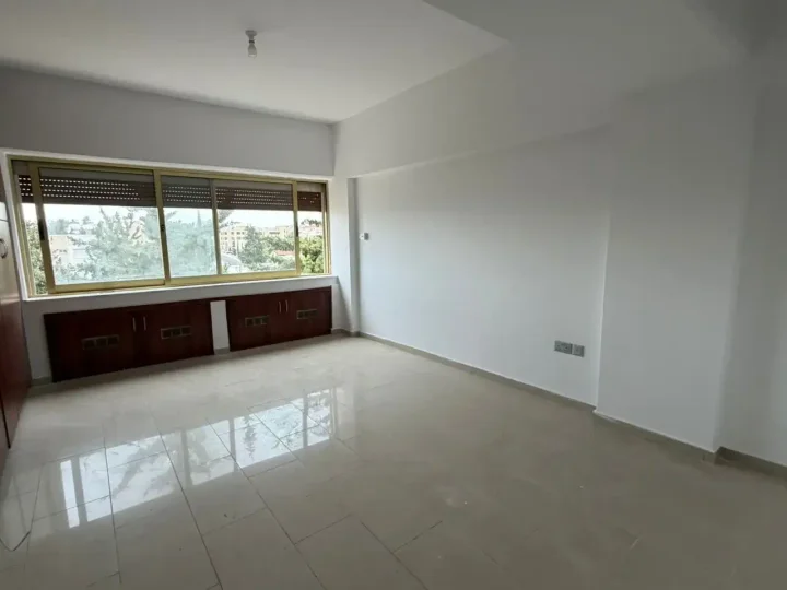 Office 90 m² for rent in Paphos, Paphos - Agios Theodoros
