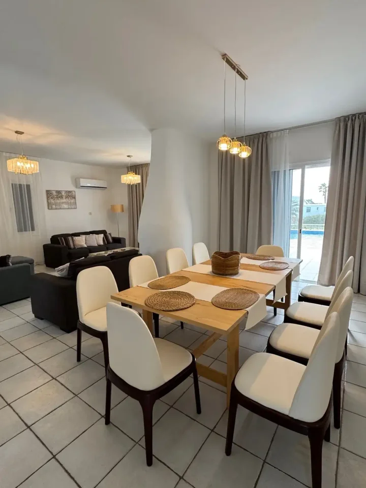 Villa for rent 200 m² in Paphos, Chlorakas