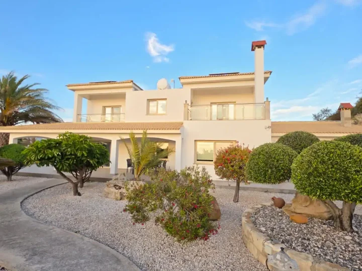 Villa for rent 360 m² in Paphos, Marathounta