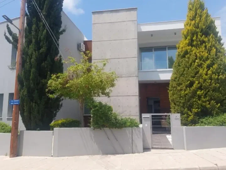 Detached house for rent 295 m² in Paphos, Mesogi