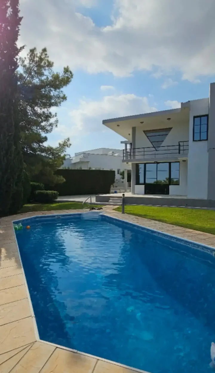 4-bedroom villa for rent 300 m² in Limassol, Palodeia