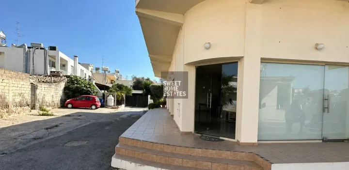 Office 100 m² for rent in Famagusta, Paralimni