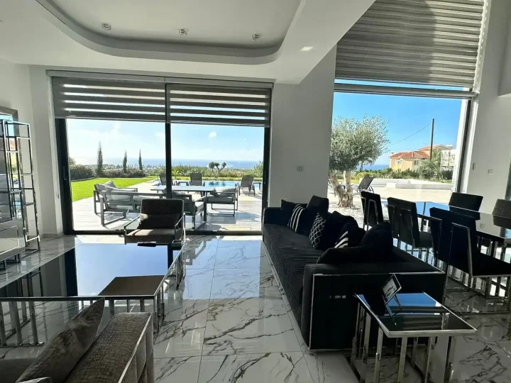 Villa for rent 350 m² in Paphos, Pegeia