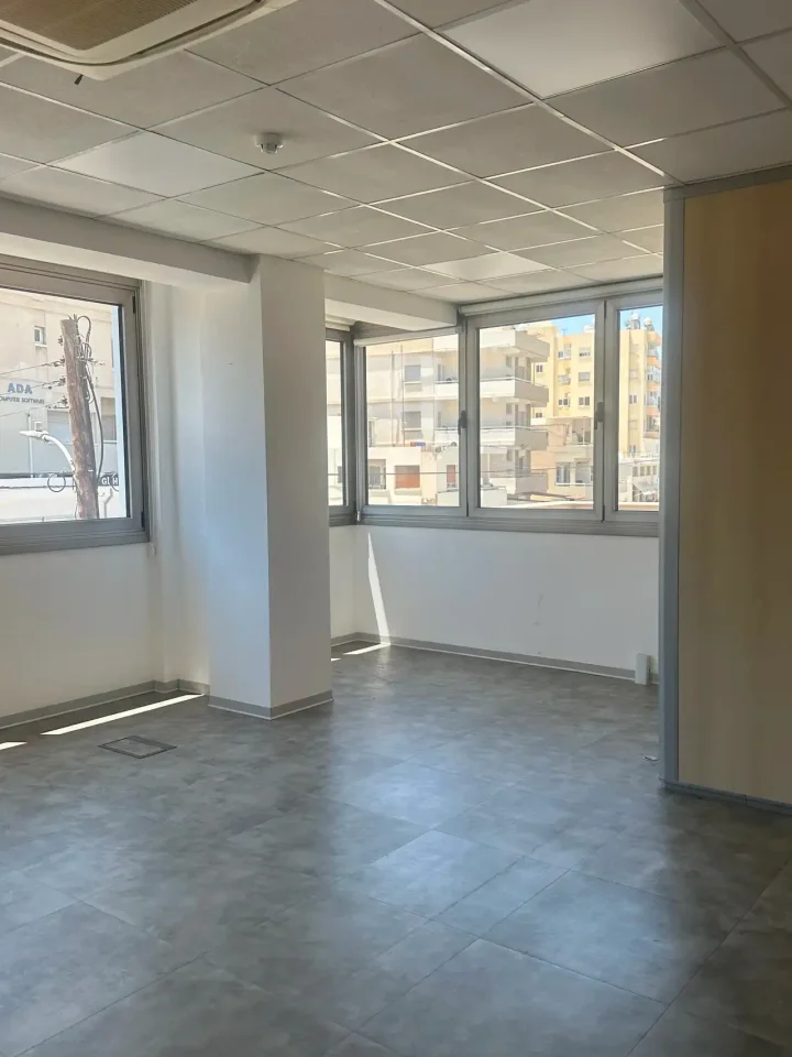 Office 396 m² for rent in Limassol, Limassol - Petrou Kai Pavlou