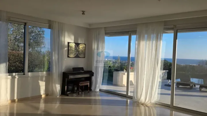 5-bedroom villa for rent 400 m² in Famagusta, Protaras