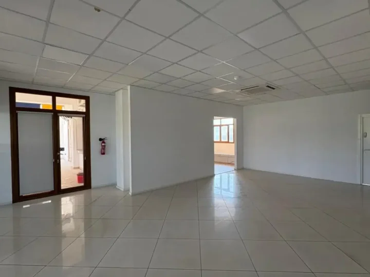 Office 380 m² for rent in Limassol, Limassol - Linopetra