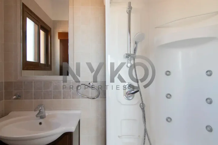 Detached house for rent 300 m² in Limassol, Parekklisia
