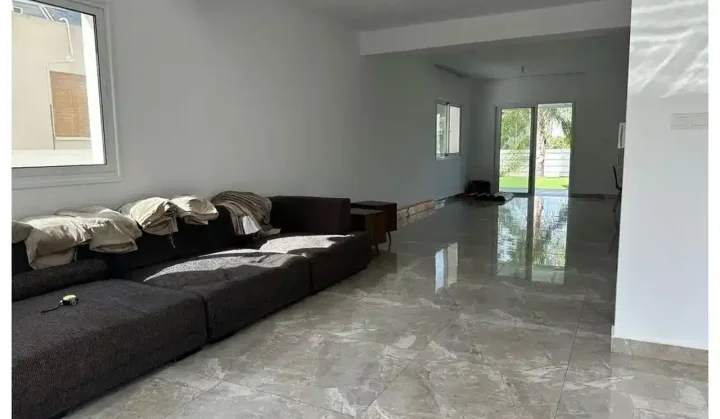 4-bedroom semi-detached house for rent 250 m² in Limassol, Limassol - Mesa Geitonia