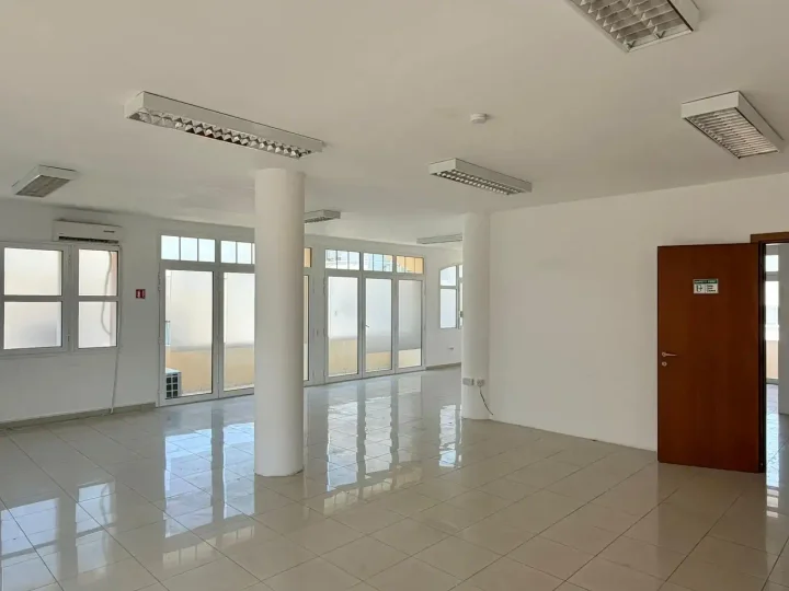 Office 150 m² for rent in Limassol, Limassol - Agia Zoni