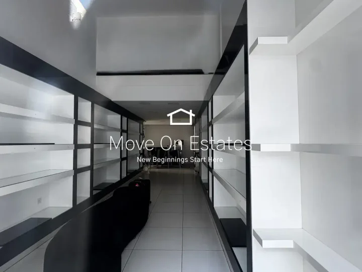Trading area 60 m² for rent in Larnaca, Larnaka - Skala