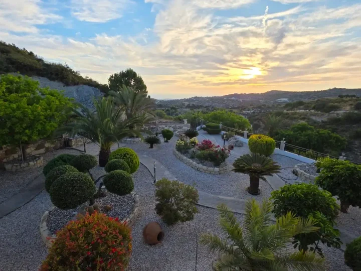 Villa for rent 360 m² in Paphos, Marathounta