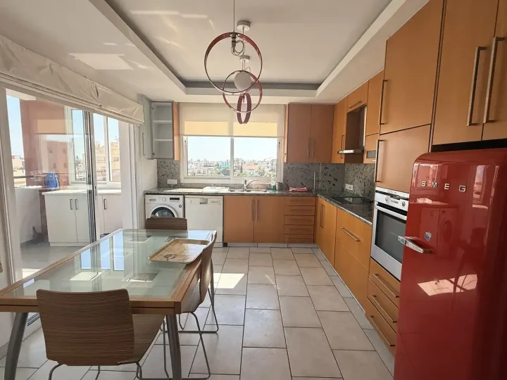 3-bedroom apartments for rent 180 m² in Limassol, Limassol - Kapsalos