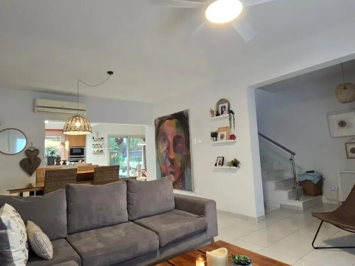 Detached house for rent 180 m² in Limassol, Parekklisia