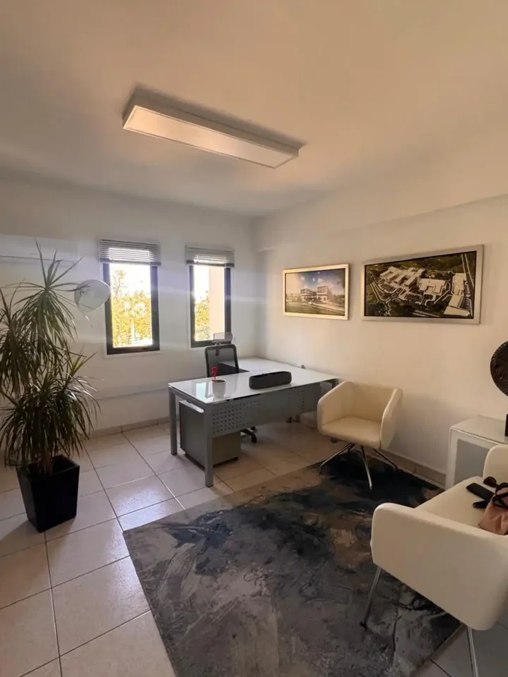 Office 90 m² for rent in Larnaca, Drosia