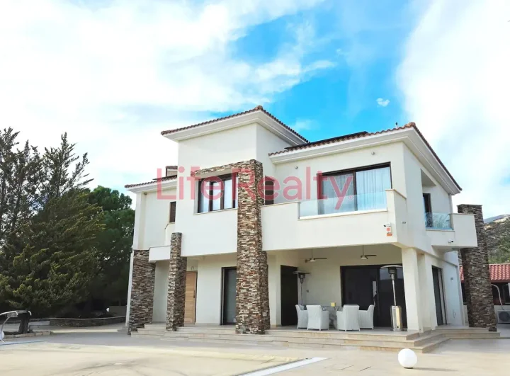Detached house for rent 480 m² in Limassol, Apesia