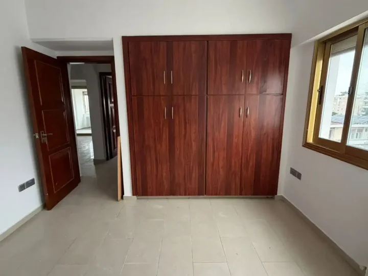 Office 90 m² for rent in Paphos, Paphos - Agios Theodoros