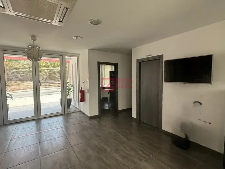 Коммерческая недвижимость 300 м² в аренду в Limassol, Parekklisia