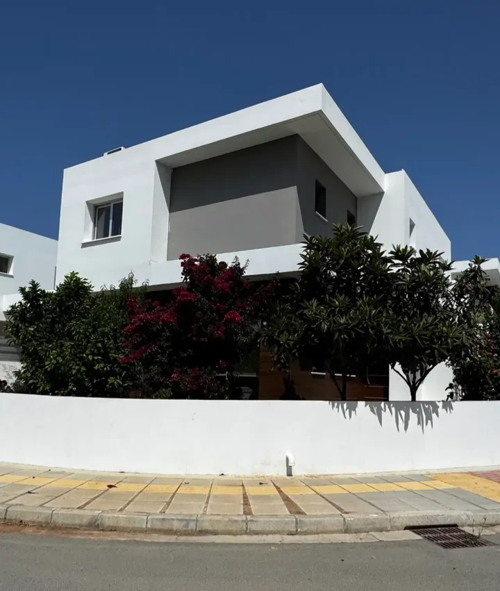 4-bedroom detached house for rent 220 m² in Nicosia, Latsia - Archangelos Michail