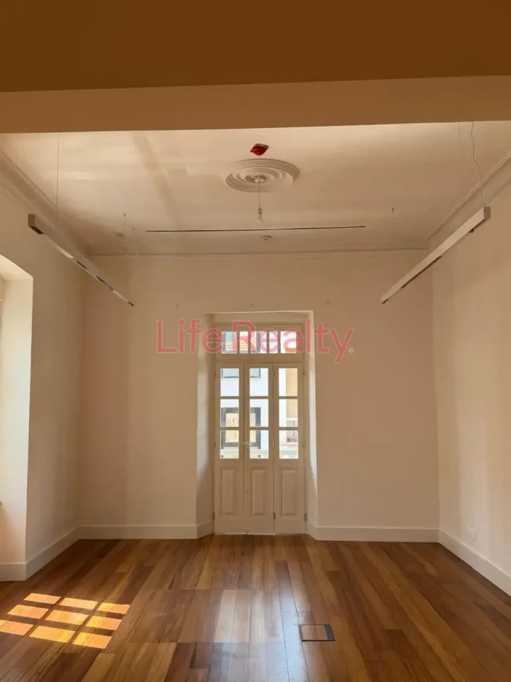 Офис 400 м² в аренду в Limassol, Historical Center