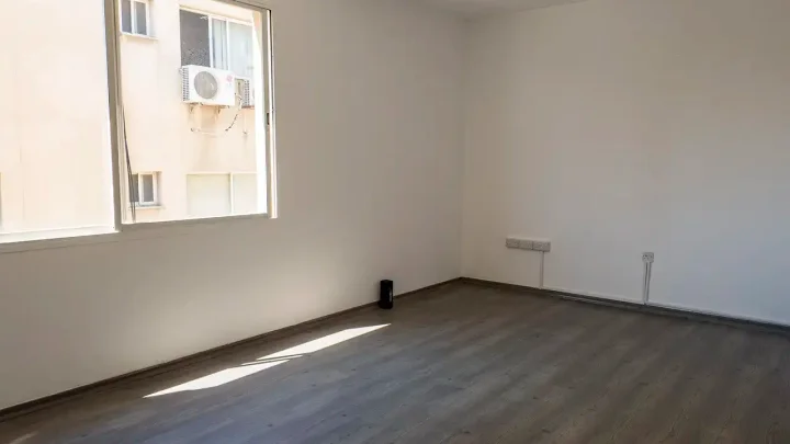 Office 90 m² for rent in Limassol, Limassol - Agia Zoni