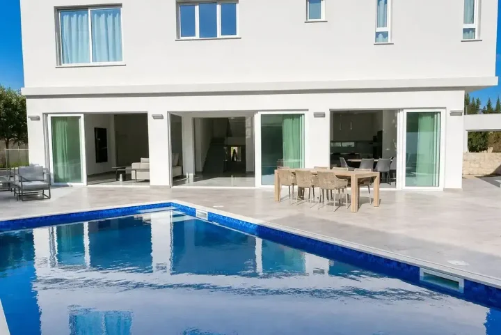 5-спальная вилла в аренду 487 м² в Limassol, Agios Tychon