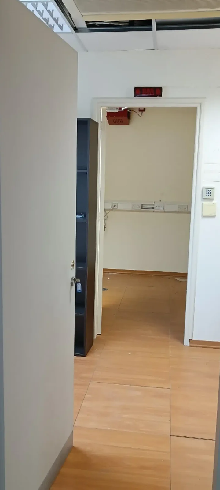 Office 242 m² for rent in Limassol, Limassol - Agios Nicolaos
