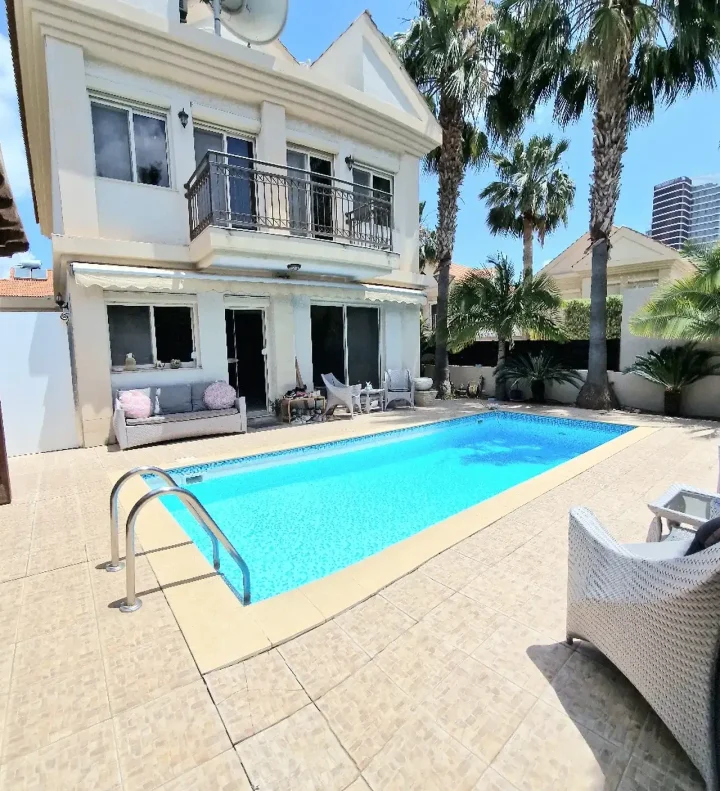 Отдельный дом в аренду 200 м² в Limassol, Mouttagiaka Tourist Area