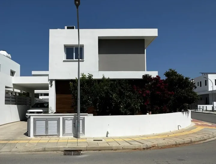 4-bedroom detached house for rent 220 m² in Nicosia, Latsia - Archangelos Michail