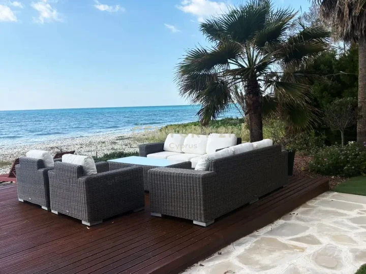 5-bedroom villa for rent 400 m² in Larnaca, Meneou