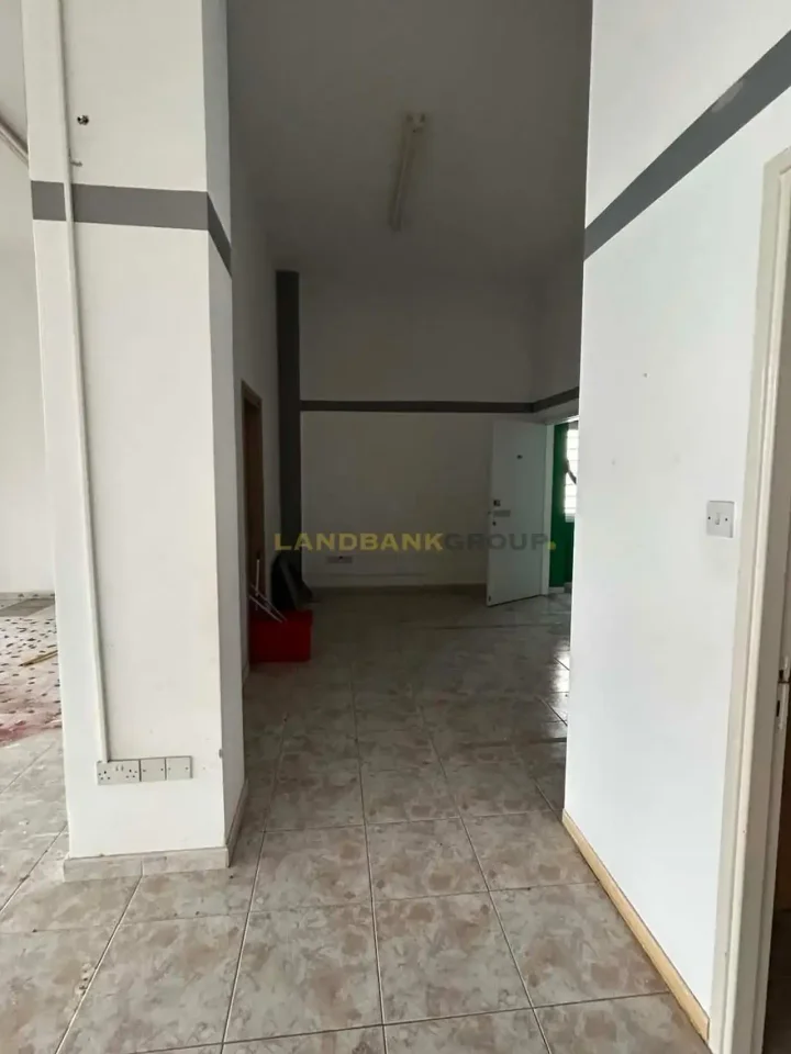 Офис 500 м² в аренду в Nicosia, Egkomi