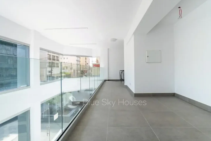 Office 112 m² for rent in Limassol, Limassol - Petrou Kai Pavlou