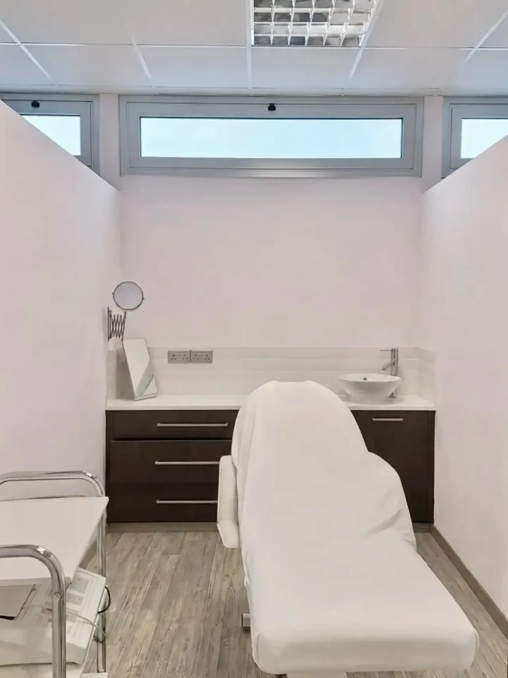 Trading area 72 m² for rent in Limassol, Limassol - Kapsalos