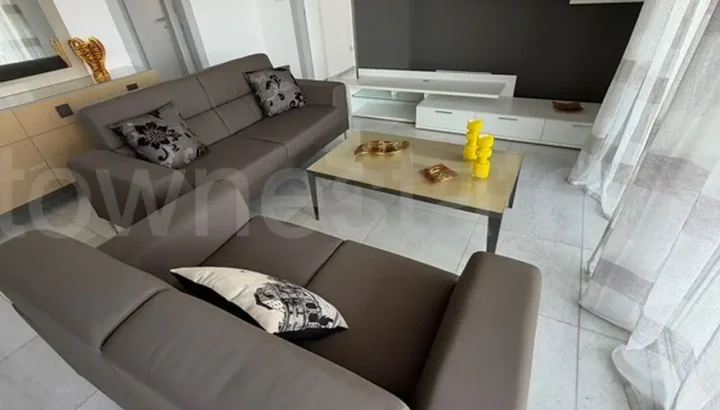 Penthouse for rent 210 m² in Limassol, Limassol - Mesa Geitonia
