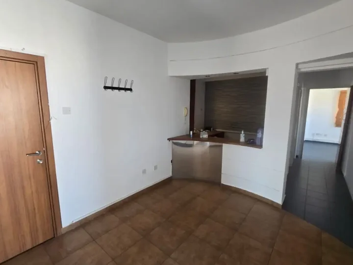 Office 130 m² for rent in Limassol, Limassol - Neapolis