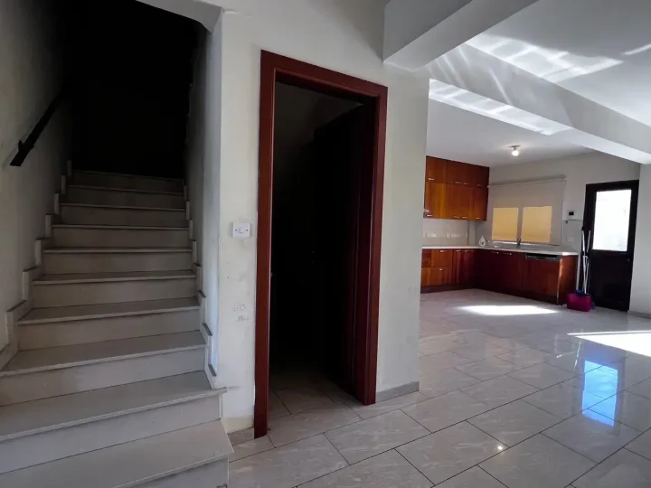 4-bedroom detached house for rent 280 m² in Nicosia, Strovolos - Chryseleousa