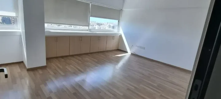Office 377 m² for rent in Limassol, Limassol - Agia Zoni