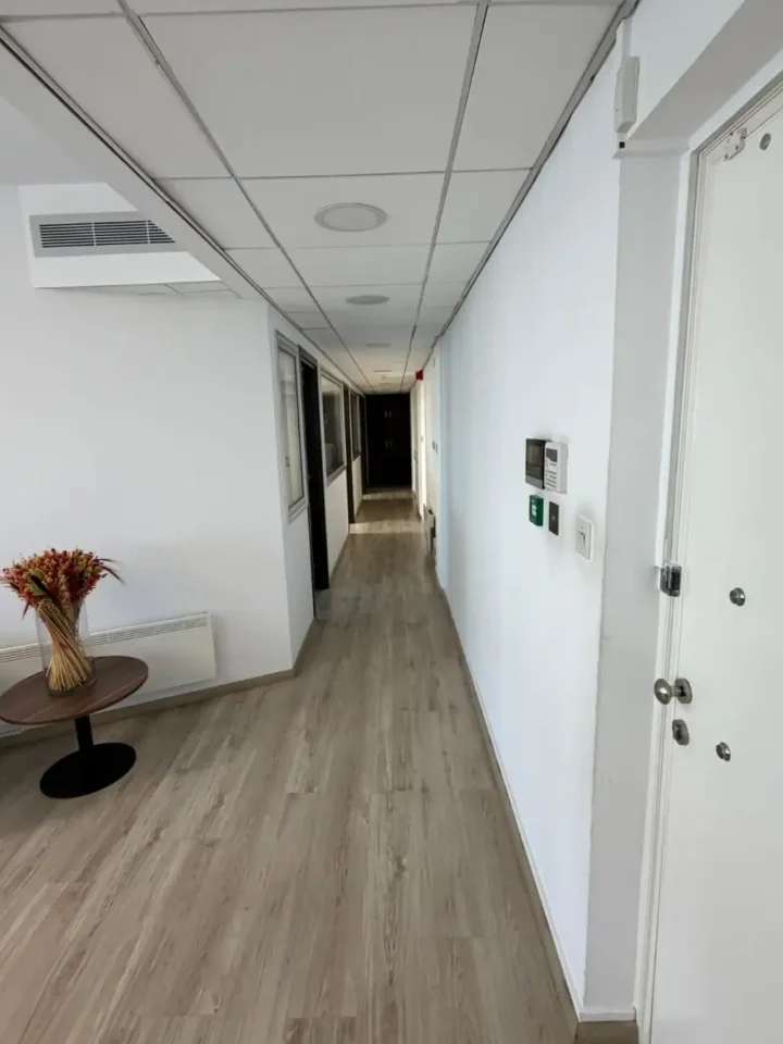 Office 150 m² for rent in Limassol, Limassol - Petrou Kai Pavlou