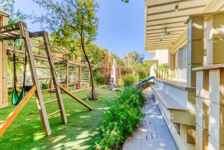 5-bedroom detached house for rent 600 m² in Limassol, Parekklisia Tourist Area