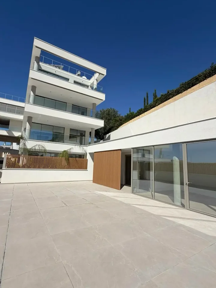Penthouse for rent 194 m² in Limassol, Germasogeia