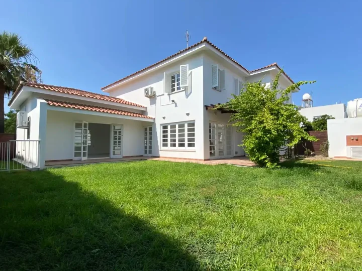 Отдельный дом в аренду 240 м² в Nicosia, Strovolos - Dasoupolis
