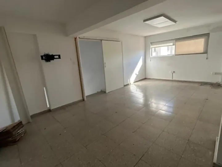 Commercial properties 360 m² for rent in Limassol, Kato Polemidia
