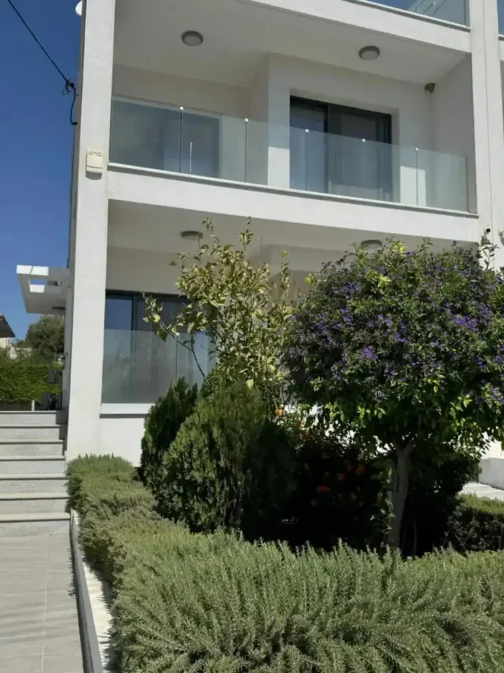 6+ спальная двухквартирный дом в аренду 300 м² в Limassol, Agios Tychon Tourist Area