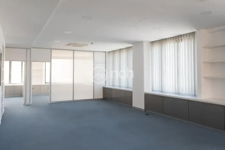 Office 237 m² for rent in Nicosia, Nicosia - Trypiotis