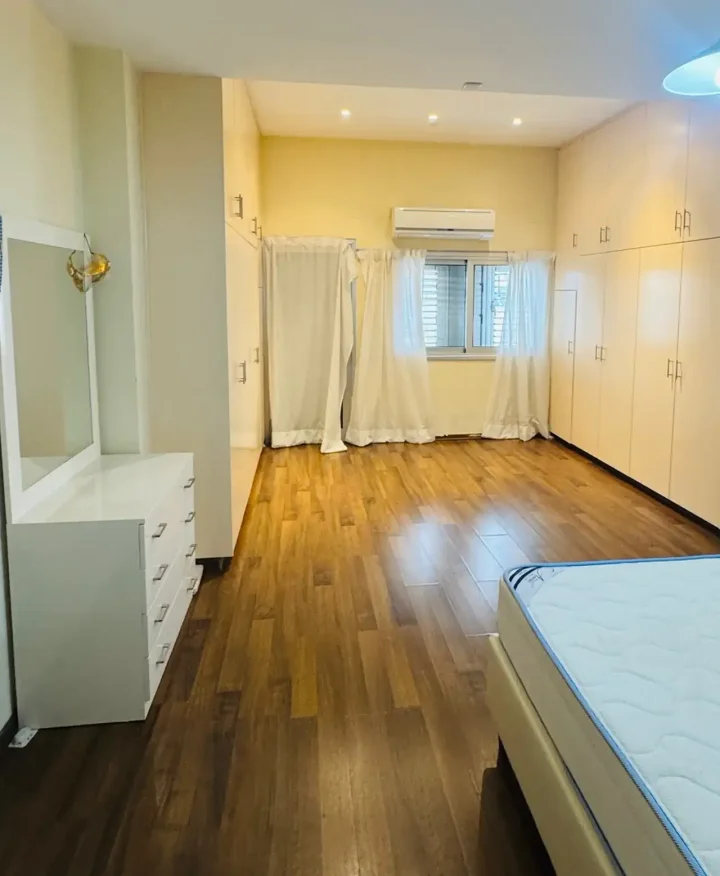 4-bedroom apartments for rent 195 m² in Nicosia, Nicosia - Lykabittos