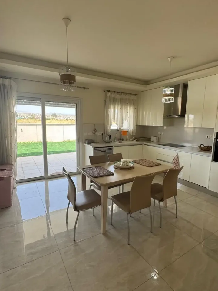 Semi-detached house for rent 180 m² in Limassol, Kato Polemidia