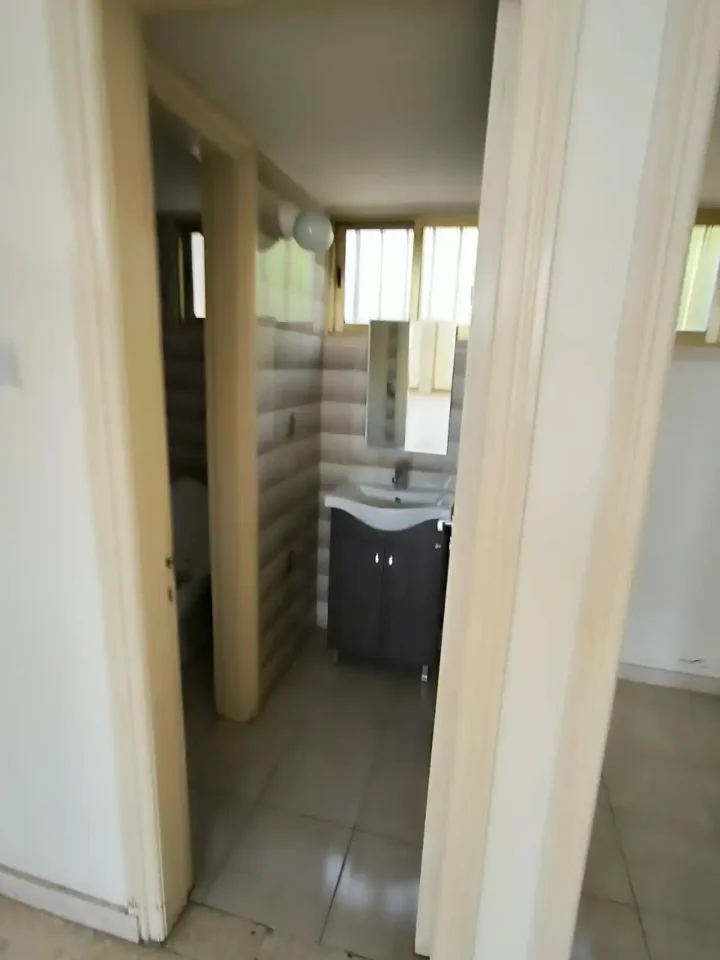 Склад 185 м² в аренду в Nicosia, Aglantzia